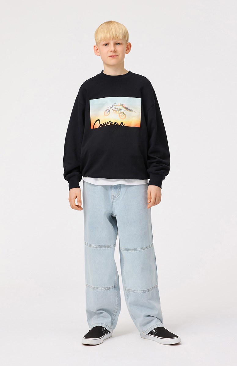 Monti - Airtime - Sort sweatshirt med print til børn i blødt, økologisk bomuld med ribkanter ved hals, ærmer og i bunden af blusen.