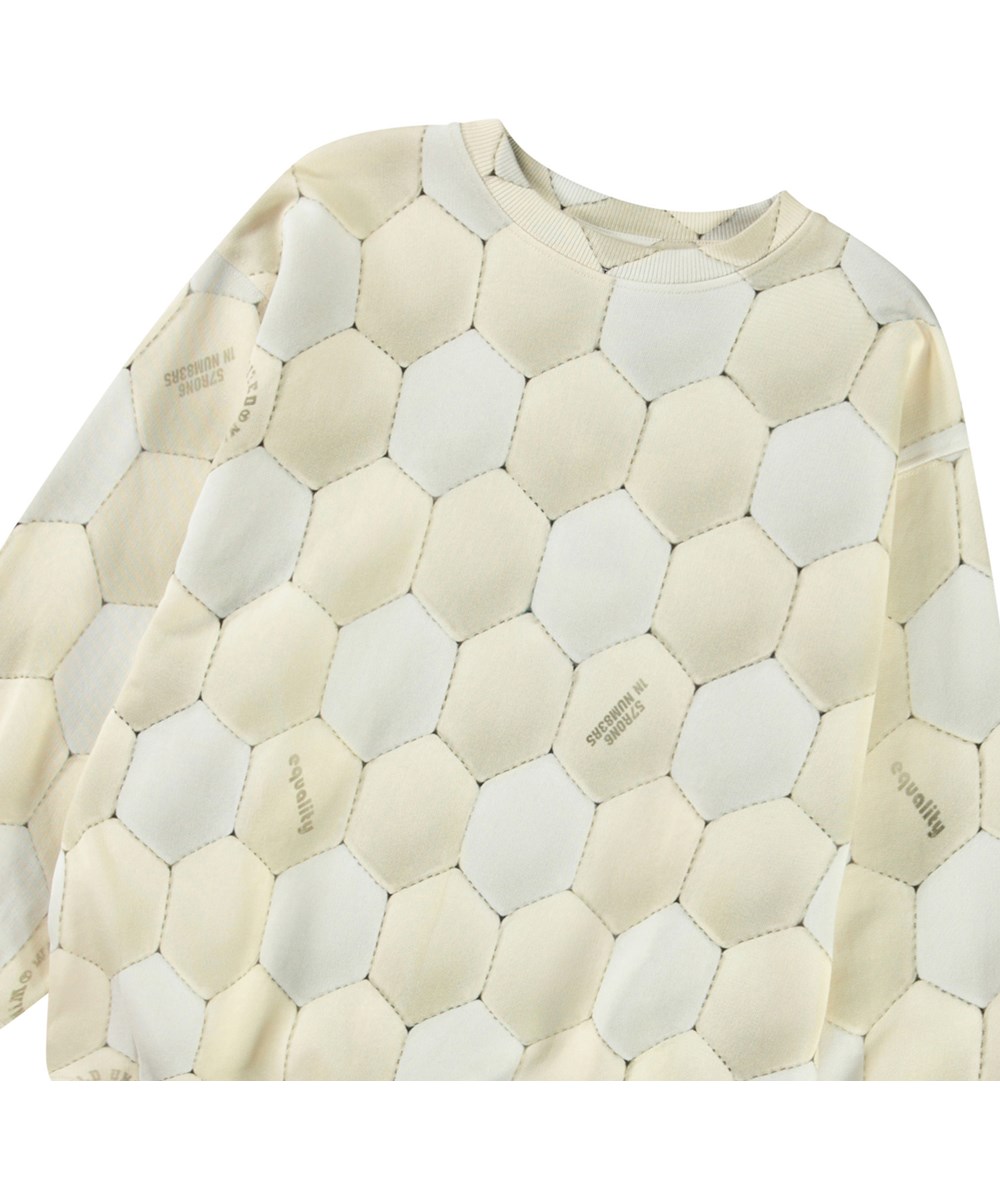 Monti - Football Calm - Beige og lysegrå sweatshirt med print til børn i blødt økologisk bomuld med ribkanter ved hals, ærmer og i bunden af blusen.