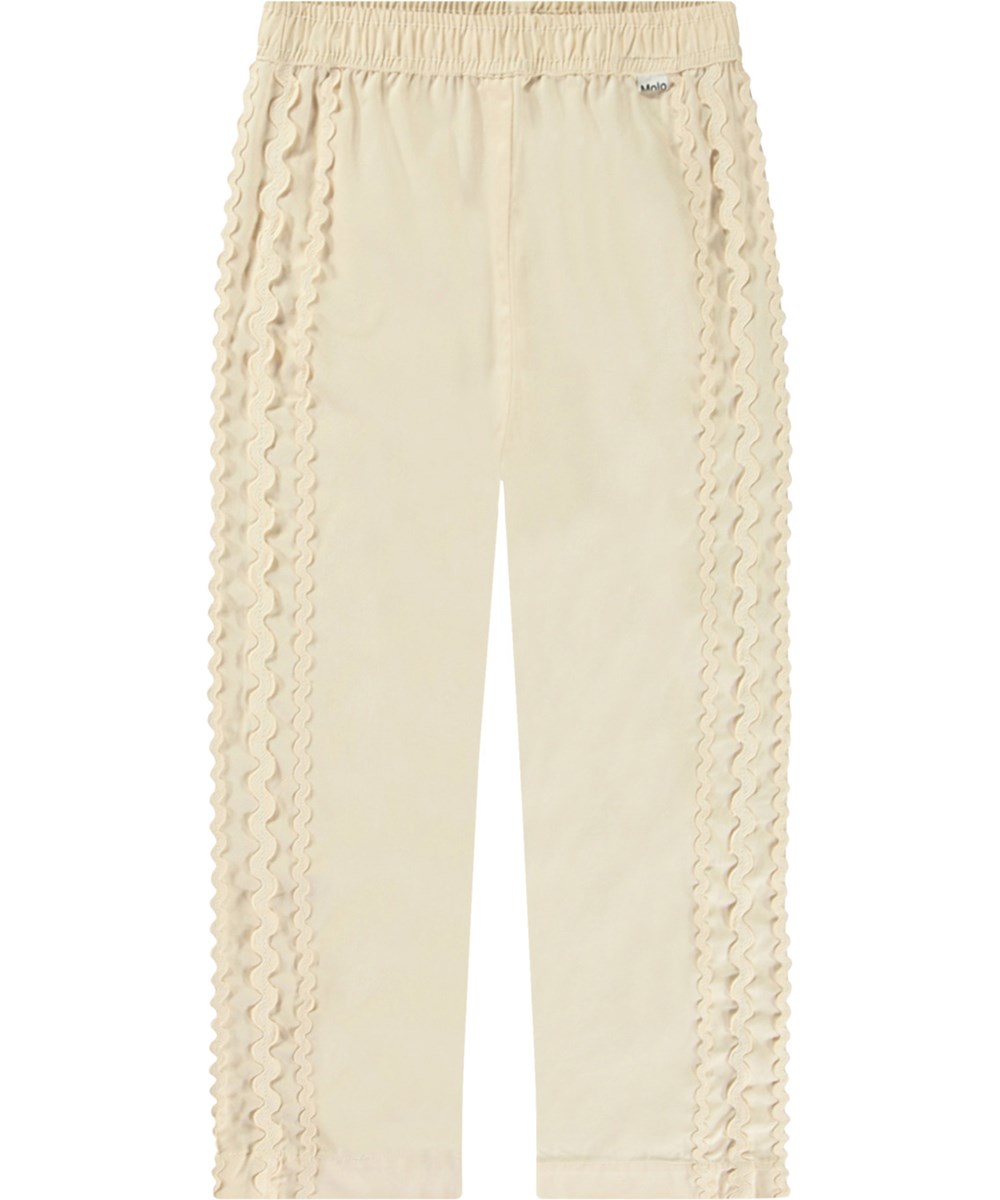 Adelyn - Brazilian Sand - Byxor i ekologisk bomull för barn. Dessa shorts är beige med fina detaljer.