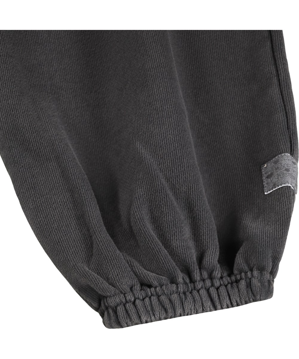 Adriana - Raven - Grå mjuka sweatpants för barn i ekologisk bomull