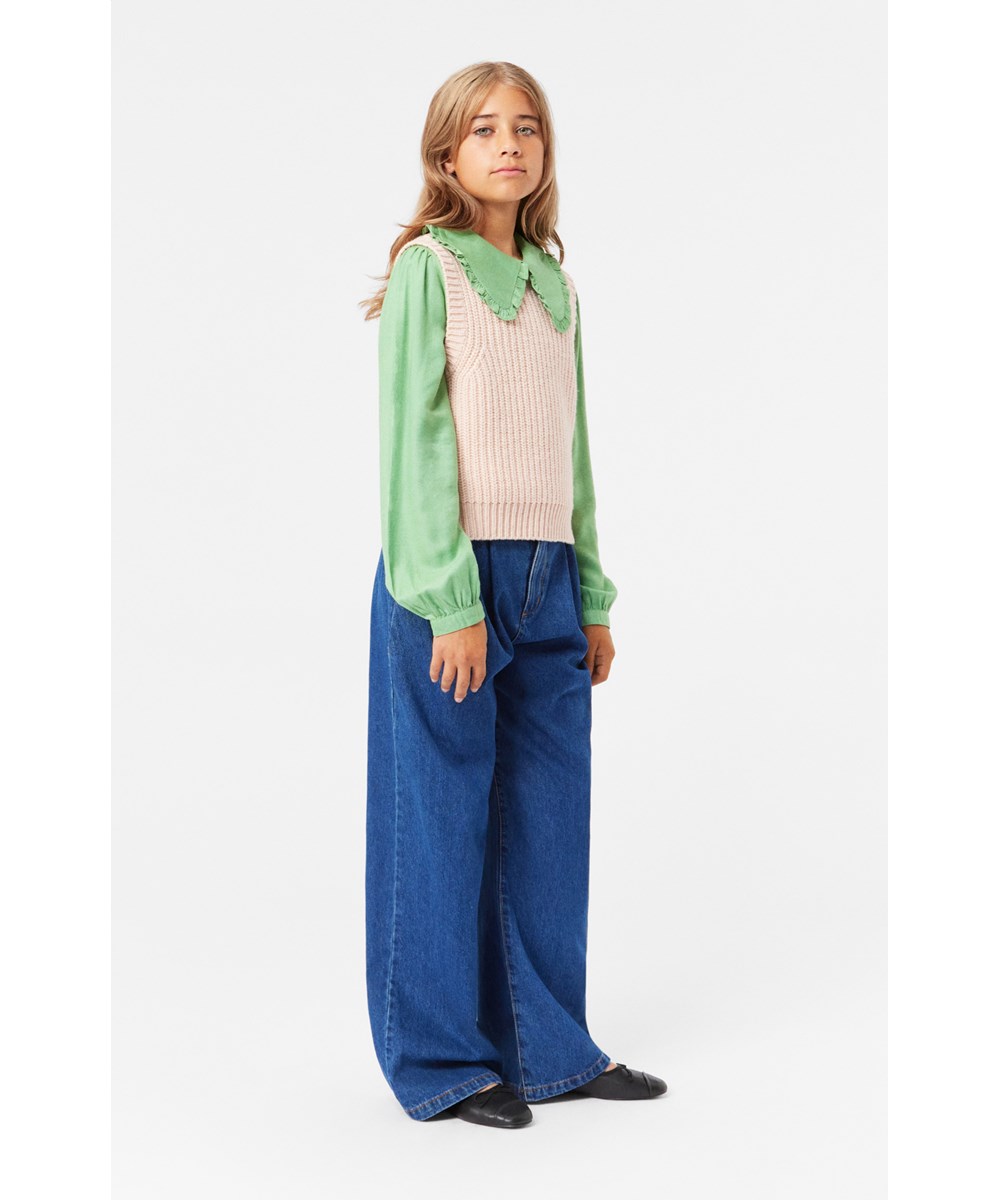 Aeisha - Mid Blue Denim - Mjuk vida jeans i denimblått med fram- och bakfickor.