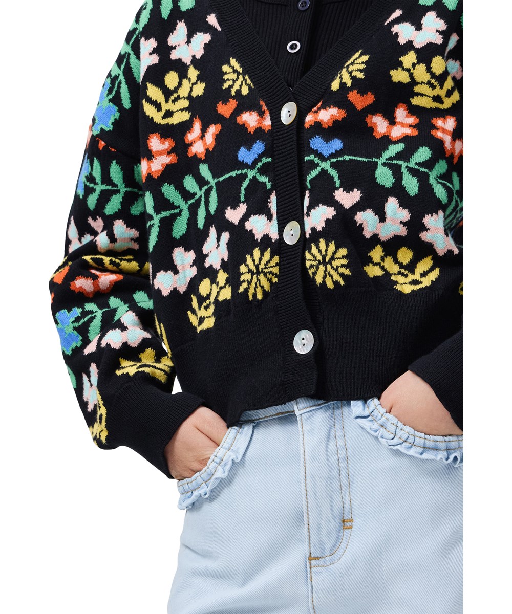 Amara - Bleached Drapy - Ljusblå denimbyxor för barn med elegant volangdetalj