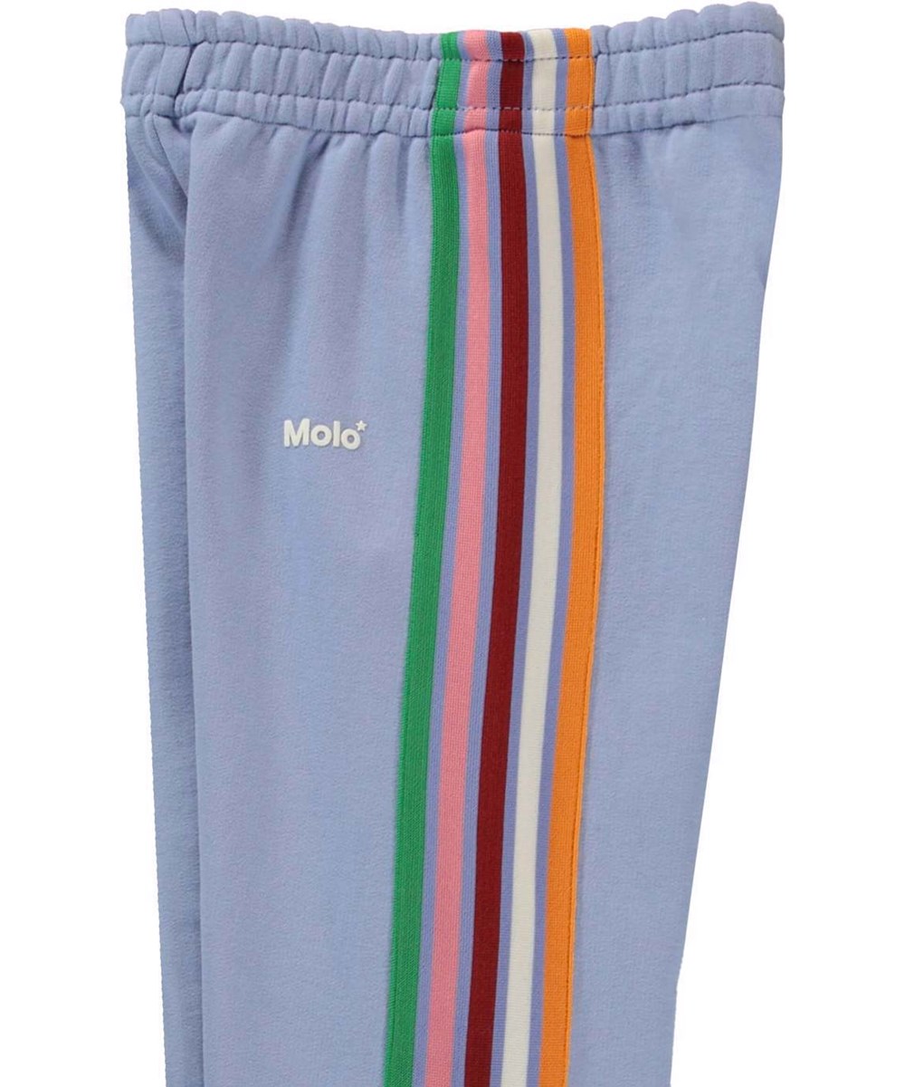 Aurita - Blue Sky - Blå sweatpants med färgrika ränder.