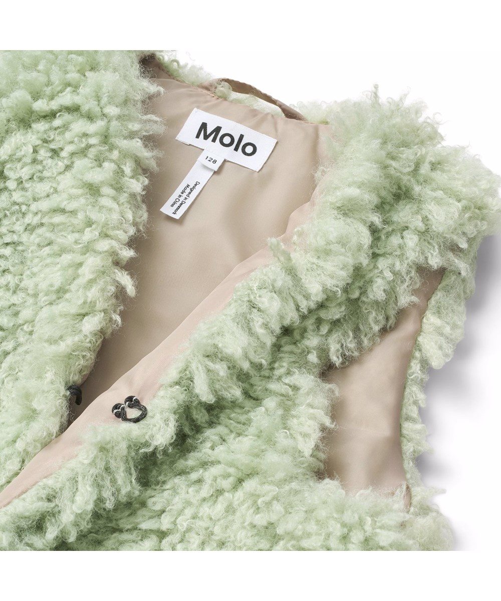 Hatcha - Menthe - Ljusgrön fluffig väst i teddymaterial för barn.
