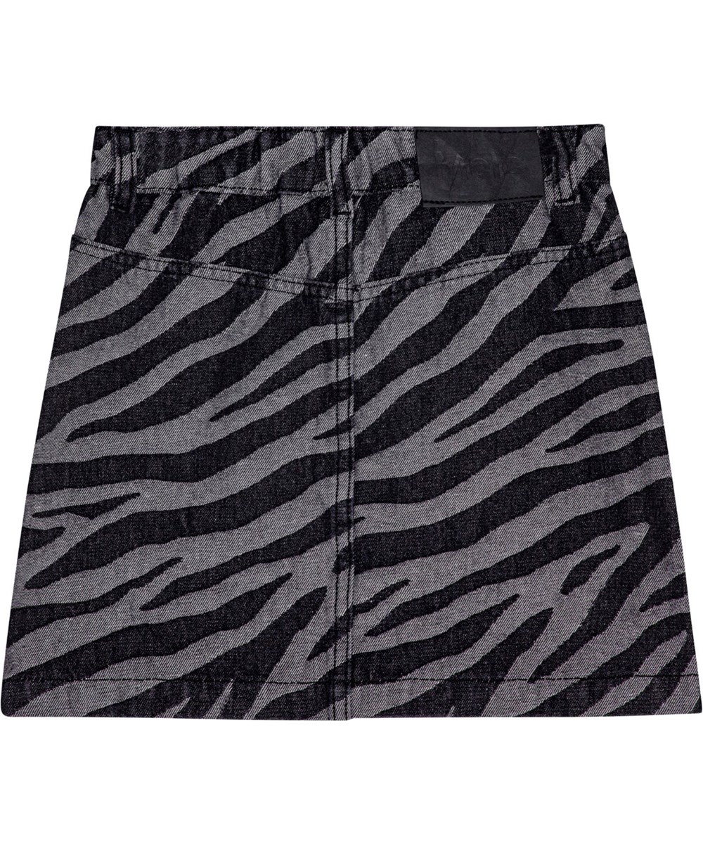Bera - Zebra Denim - Zebra-randig jeanskjol med svarta knappar och dekorativ sömnad.