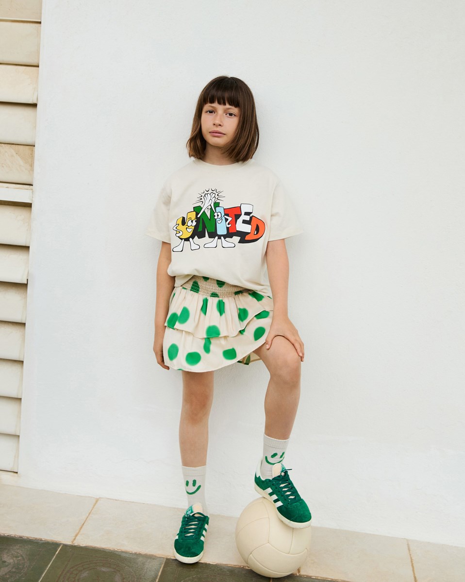 Bonita - Green Dots - Beige knälång kjol med gröna prickar i viskos med smock i midjan för barn.