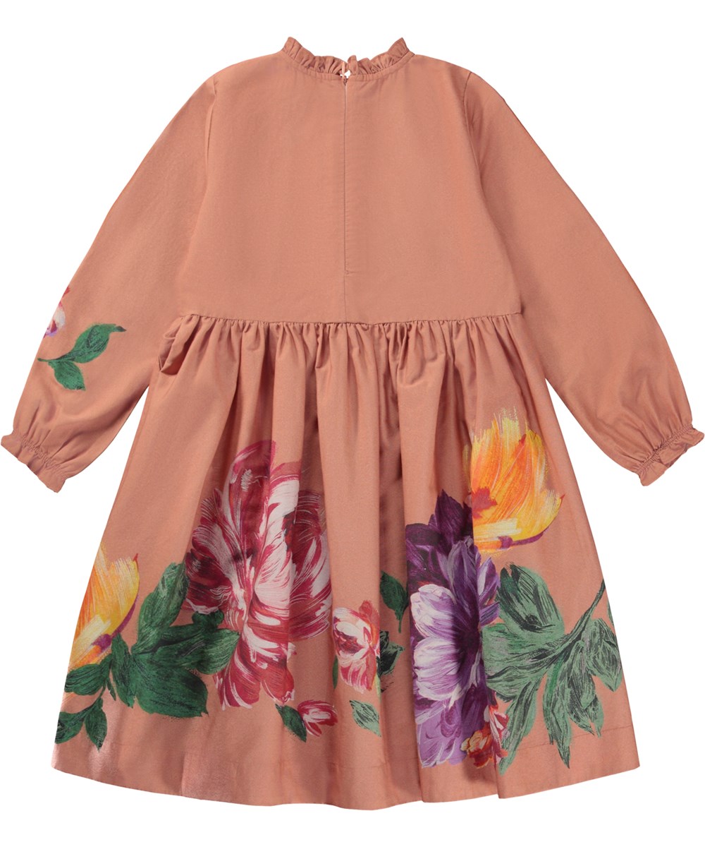 Cami - Falling Flowers - Rosa knälång klänning med blommigt mönster.