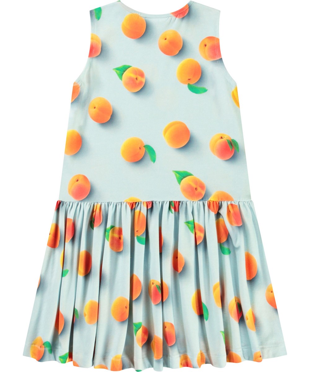 Candece - Fresh Apricots - Ljusblå klänning för barn i mjuk ekologisk bomullsjersey med en rund hals och en midjesöm.