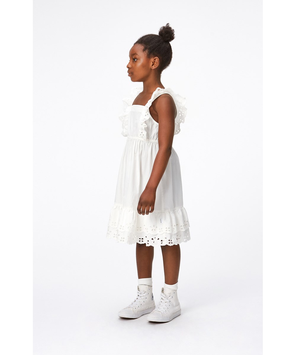 Ceelos - White - Vit klänning med broderi anglaise.