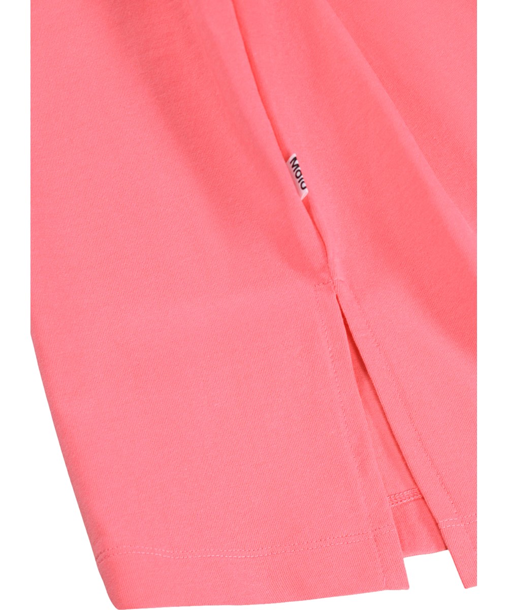 Clarabella - Scoop Raspberry - Rosa t-shirtklänning i ekologisk bomull med mönster.