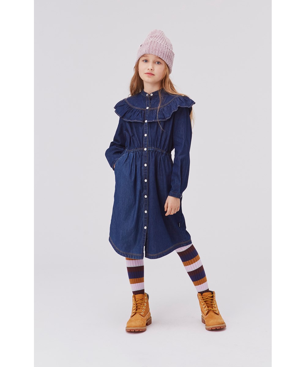 Clarissa - Warm Blue - Mörkblå jeansklänning med knappar.