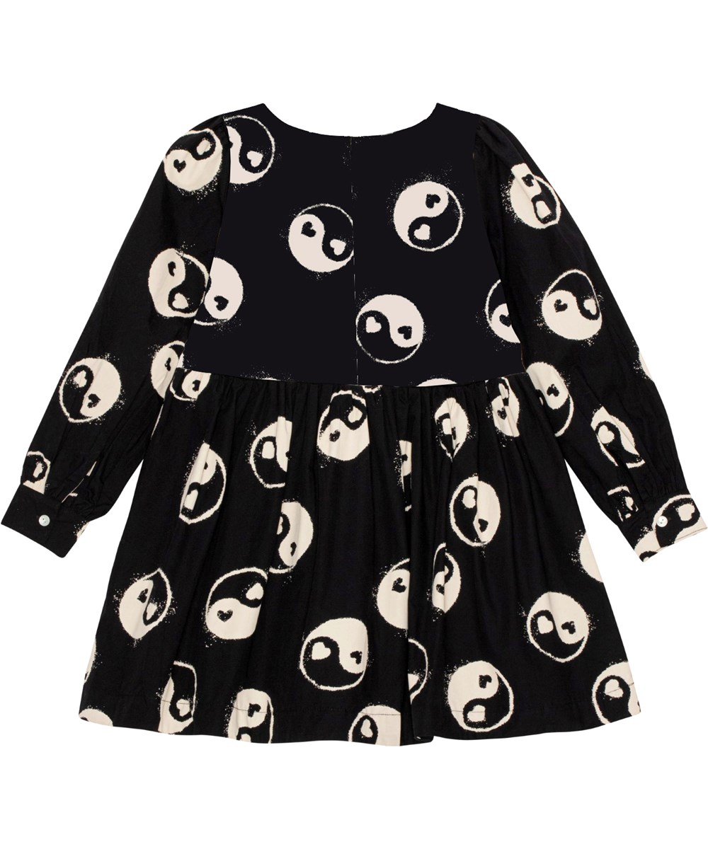 Cleo - Spray Yin Yang - Svart knälång klänning i ekologisk bomull med yin och yang.