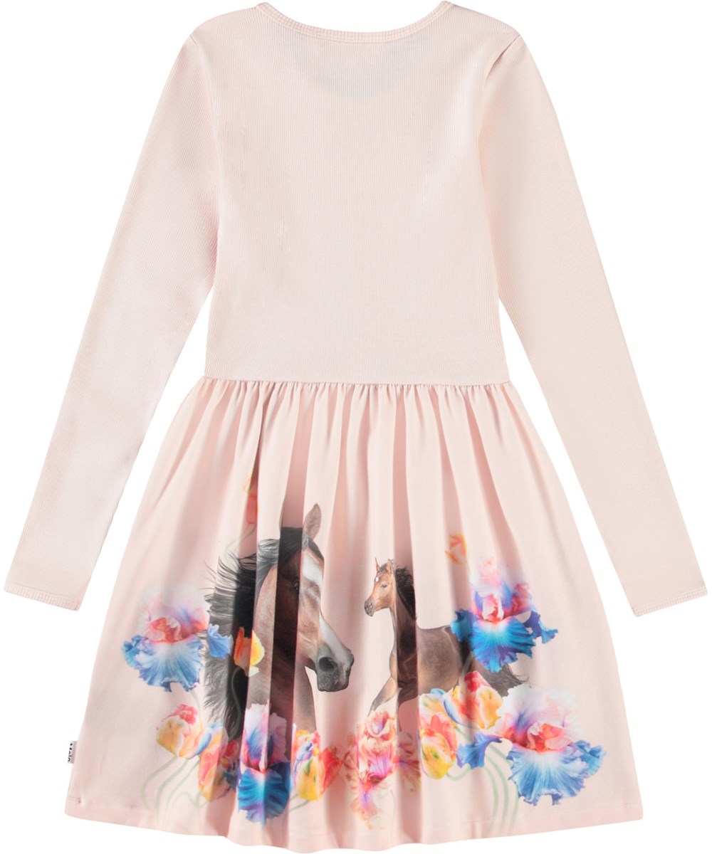 Credence - Horses - Rosa långärmad klänning för barn i ekologisk bomull, kombinerar en åtsittande topp i ribbad jersey med en slät jerseykjol.