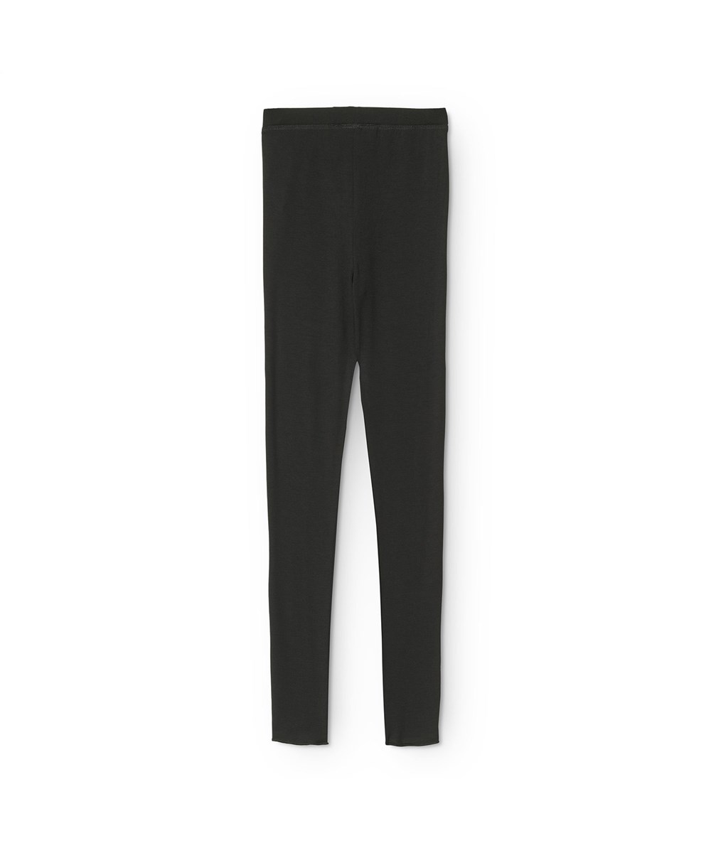 Nadine - Black - Svarta leggings i elastisk och mjuk viskos med tajt passform.