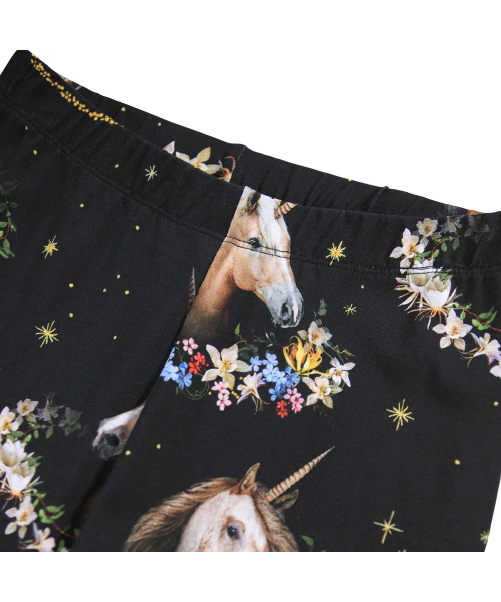 Niki - Magical Galaxies - Svarta leggings för barn tillverkade av ekologisk bomull med enhörningsmönster.