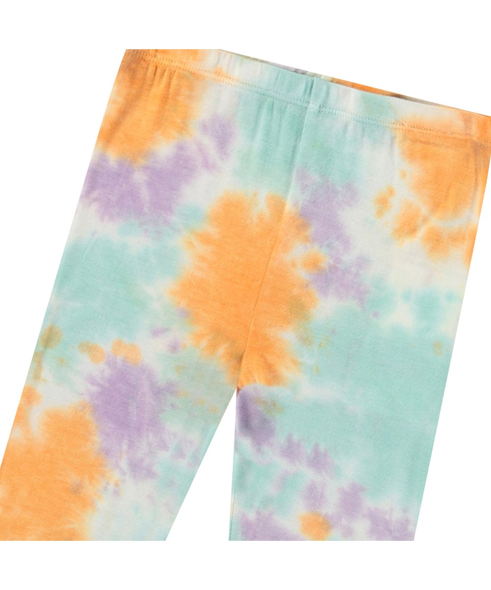 Noa - Pastel Tie Dye - Flerfärgade tie-dye cykelshorts för barn i stretchigt mjukt viskos med resår i midjan.