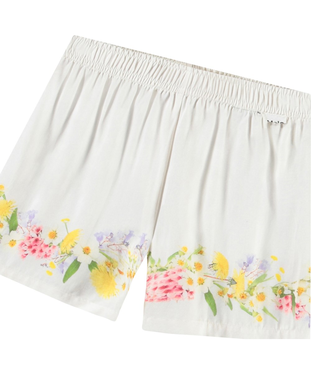 Adore - Picturesque - Vita korta lösa shorts i viskos för barn med blommigt mönster längs nederkanten för barn.