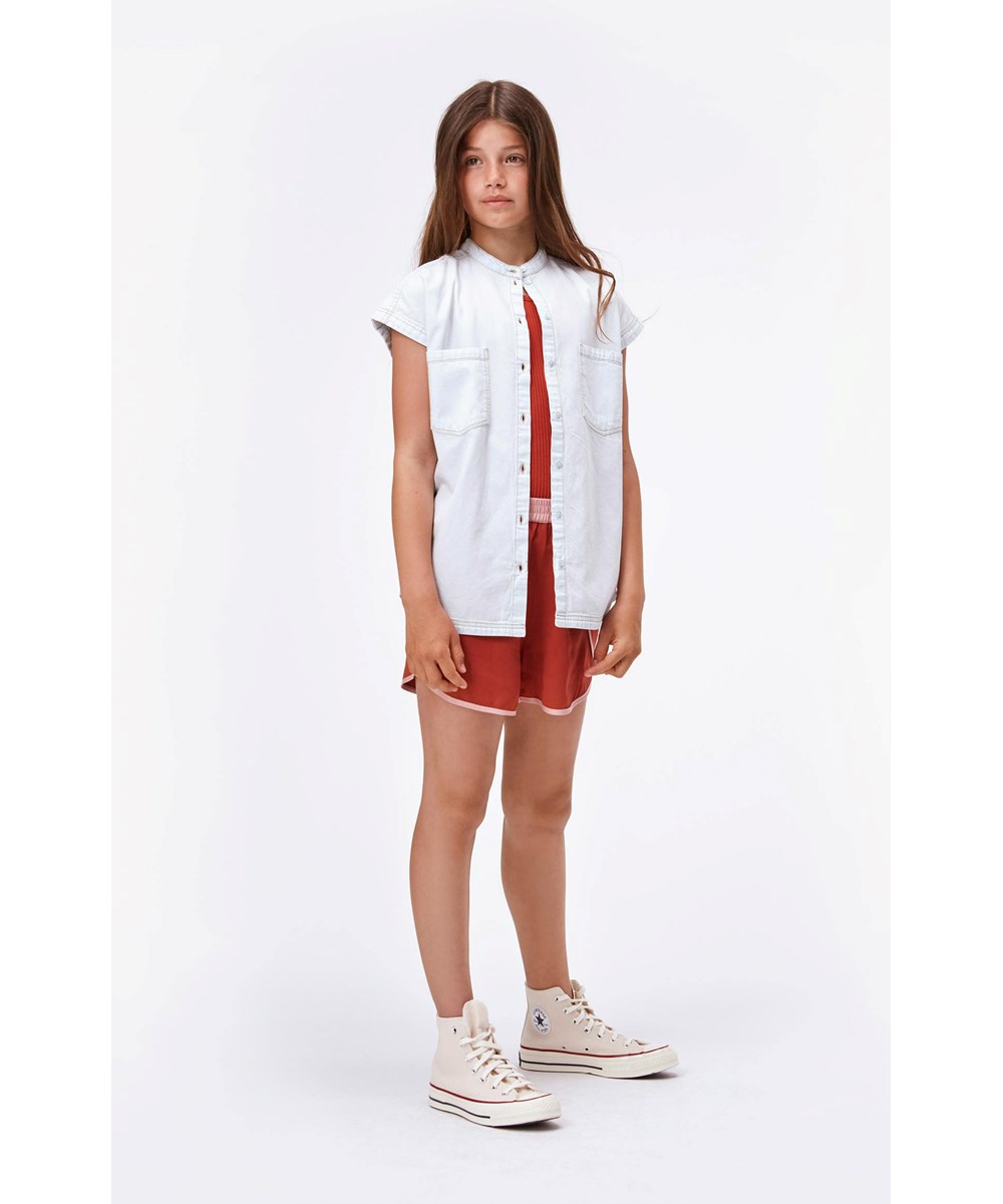 Aja - Bossa Nova - Röda sportiga shorts med rosa kanter