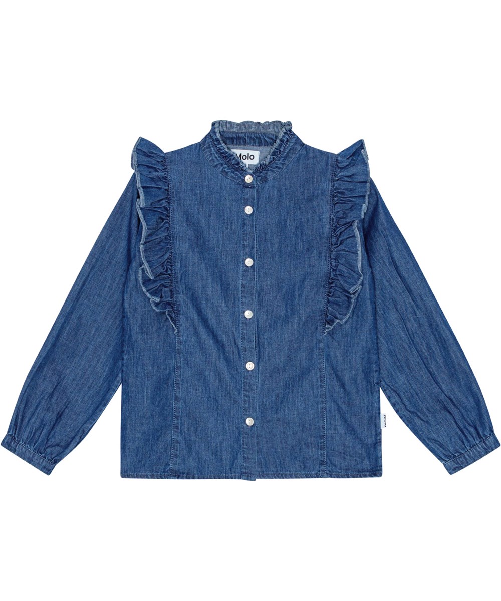 Raphaella - Mid Blue Wash - Lös jeansskjorta i ekologisk bomull med volangdetalj och mandarinkrage.