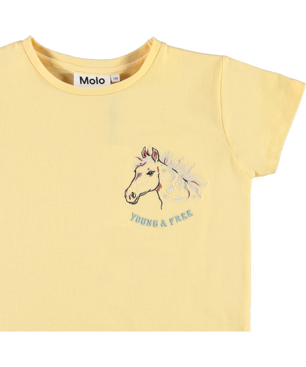 Ranva - Young And Free - Gul t-shirt med hästar.