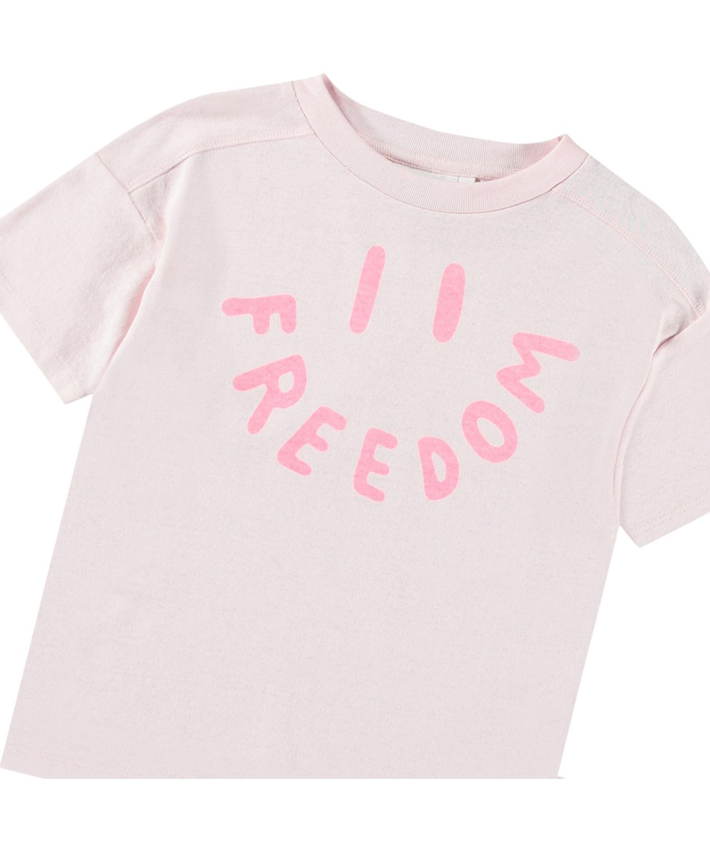 Renata - Charlotte Pink - Rosa barn t-shirt i mjuk ekologisk bomull med rund hals och ribbad nederkant.