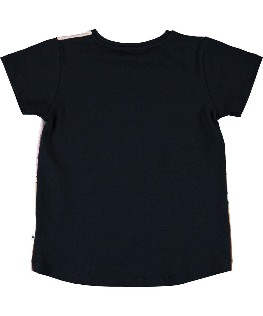 Risha - Your Own Pace - Ekologisk svart t-shirt med djur som sportar