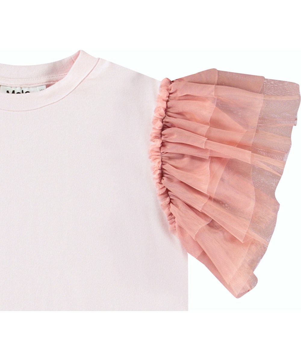 Robyn - Charlotte Pink - Rosa t-shirt för barn i mjuk ekologisk bomull med ribbad halsringning och tyllärmar.