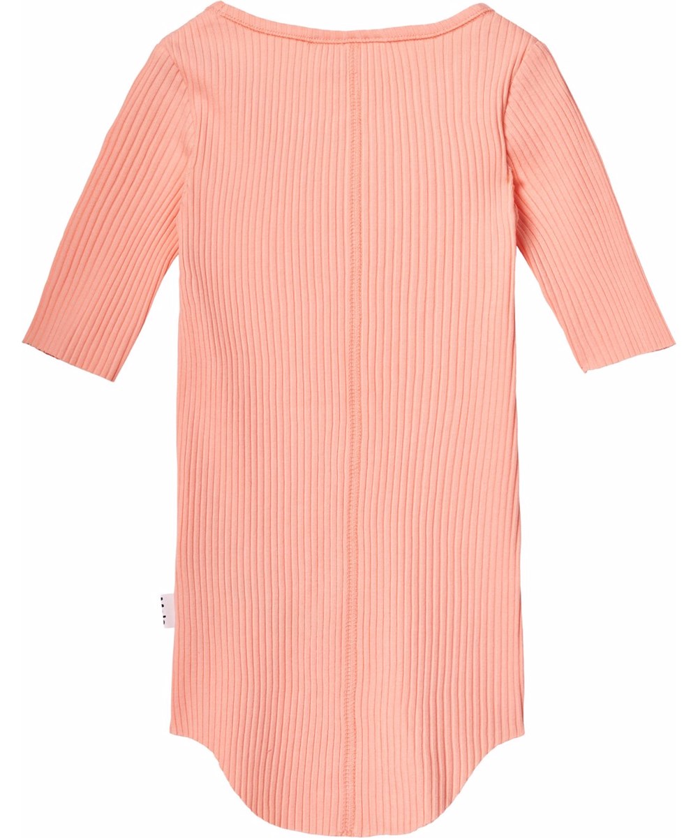 Ronelle - Peach - Ljusorange t-shirt för barn i mjuk ekologisk bomullsribb med en rund hals.