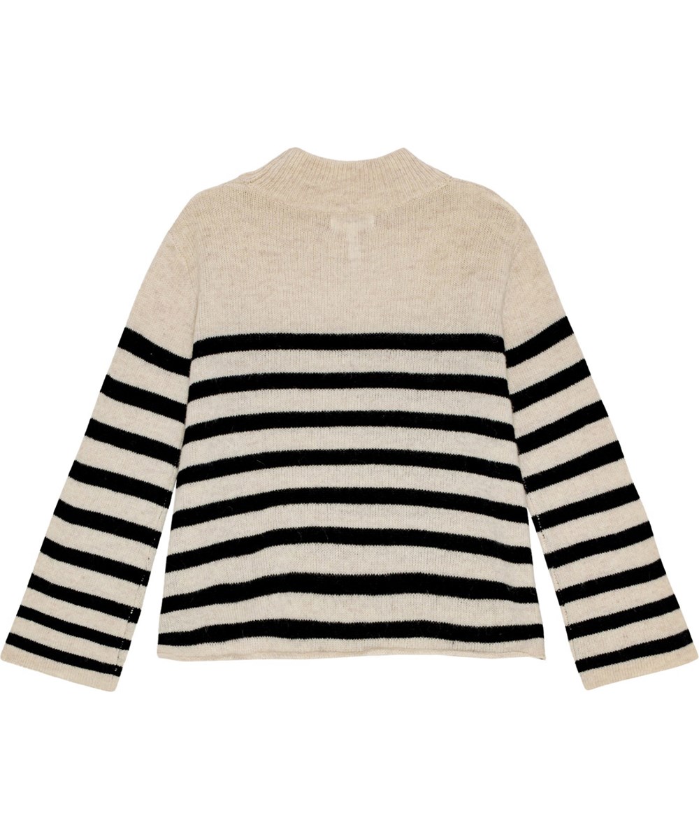 Govina - Whisper Black - Mjuk ullbeige och svart randig stickad tröja med trumpetärmar.