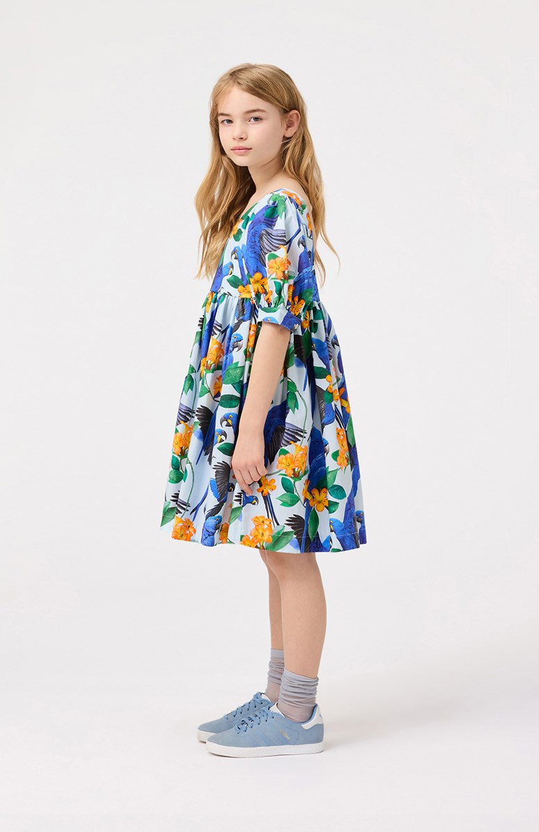 Camilo - Macaws Blue - Light blue knee-length dress for children in organic cotton with a round neckline and a deep square cut in the back.
