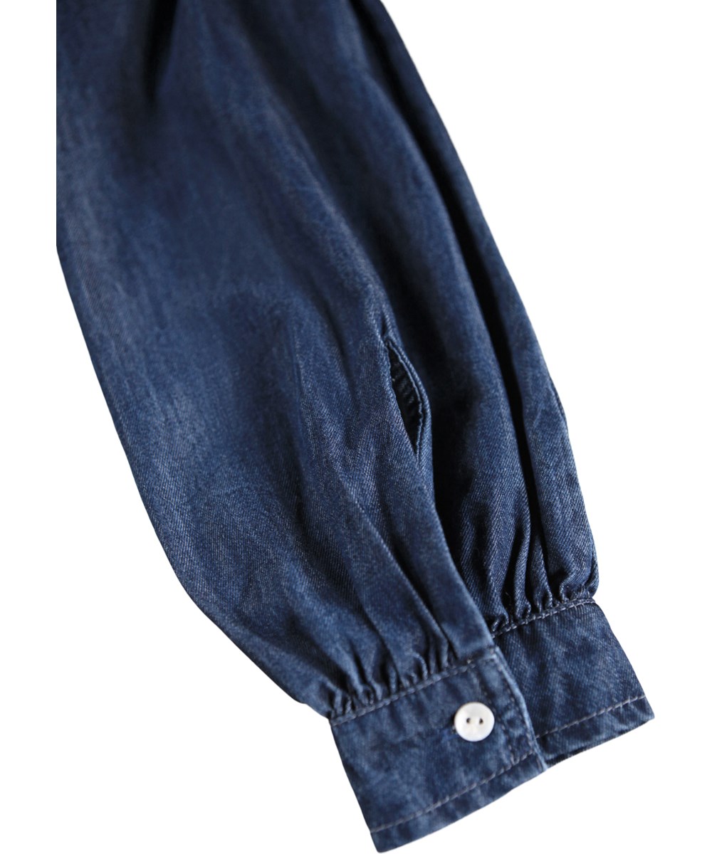 Camitty - Oak Embroidery - Long-sleeved blue dress for children made of organic cotton chambray.