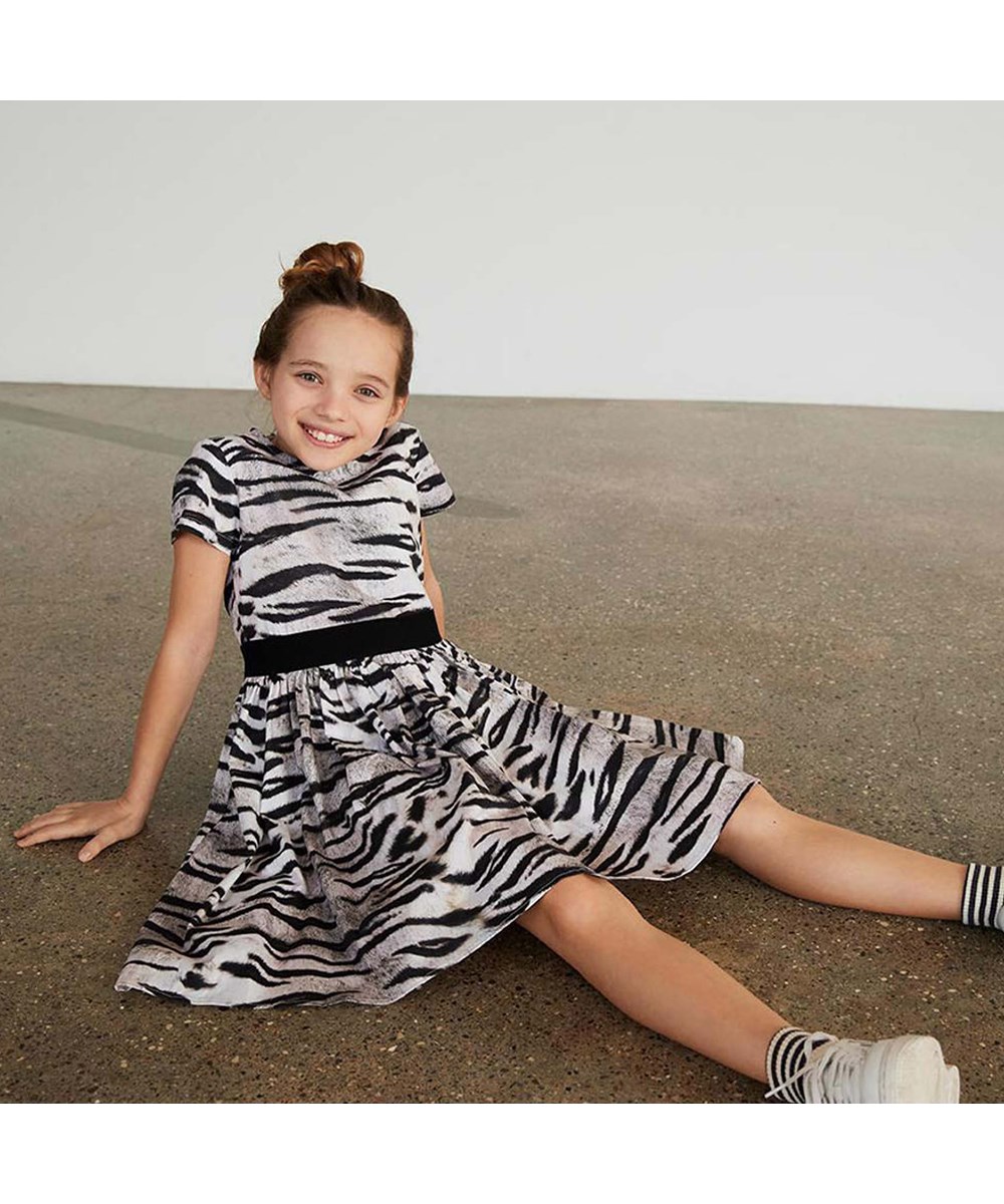 Candy - Tiger White - Short sleeve organic dress with black and white tiger print