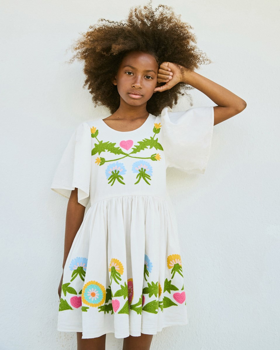 Carlin - Dandelion Border - Off-white knee-length dress for children in a soft cotton with a round neckline and butterfly sleeves.