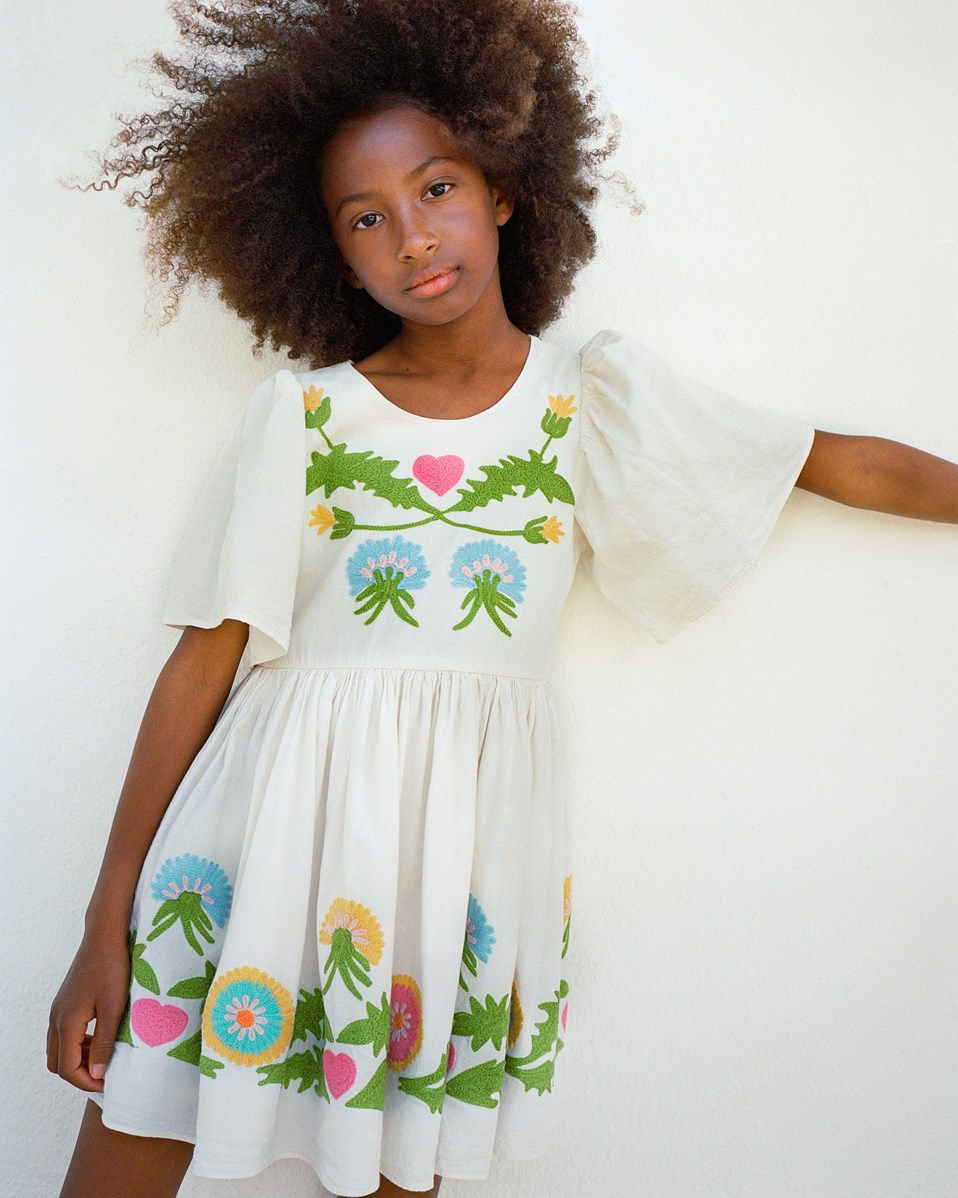 Carlin - Dandelion Border - Off-white knee-length dress for children in a soft cotton with a round neckline and butterfly sleeves.