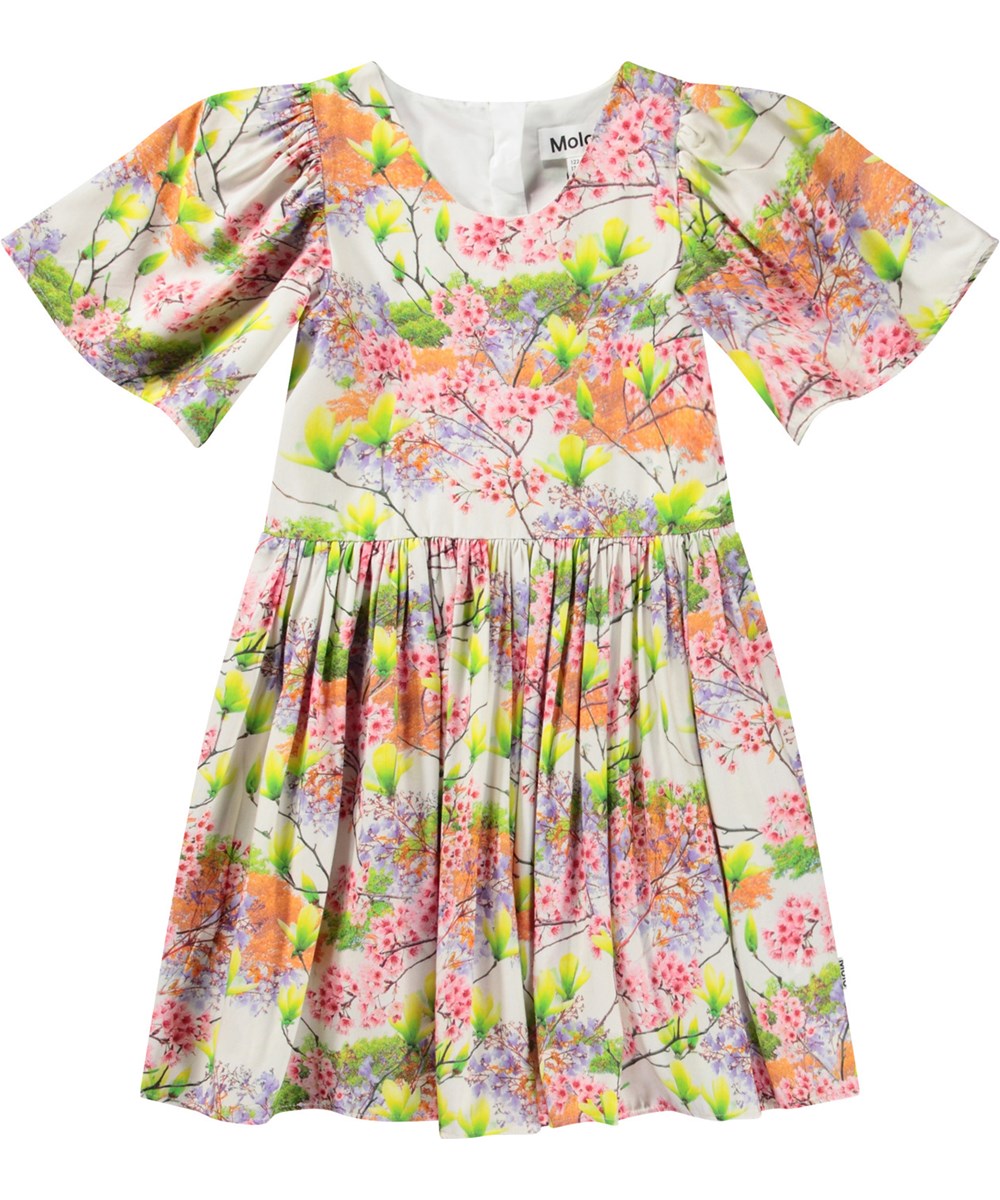 Carlin - In Bloom - White knee-length dress for children in a soft viscose with a round neckline and butterfly sleeves.