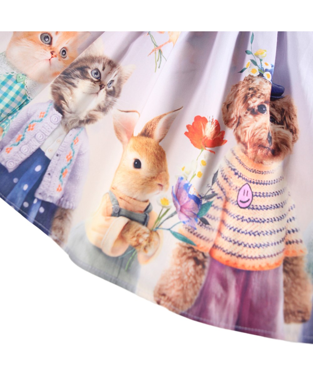 Casie - Cuties - Long-sleeved light purple dress for children made of organic cotton with a poplin skirt and a print of animals dressed in clothes.