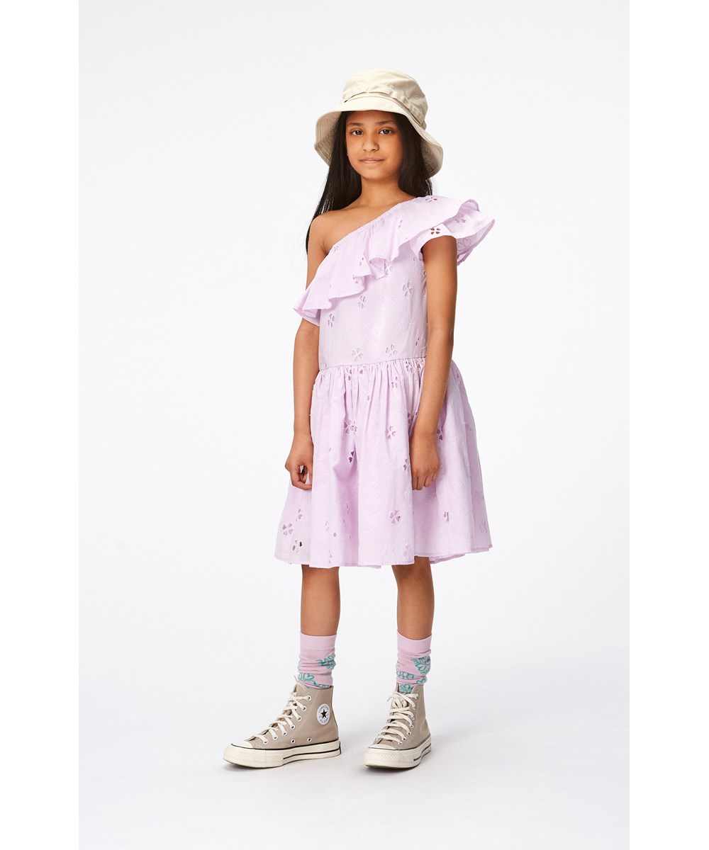 Cay - Alpine Glow - Light purple dress in organic cotton with broderie anglaise