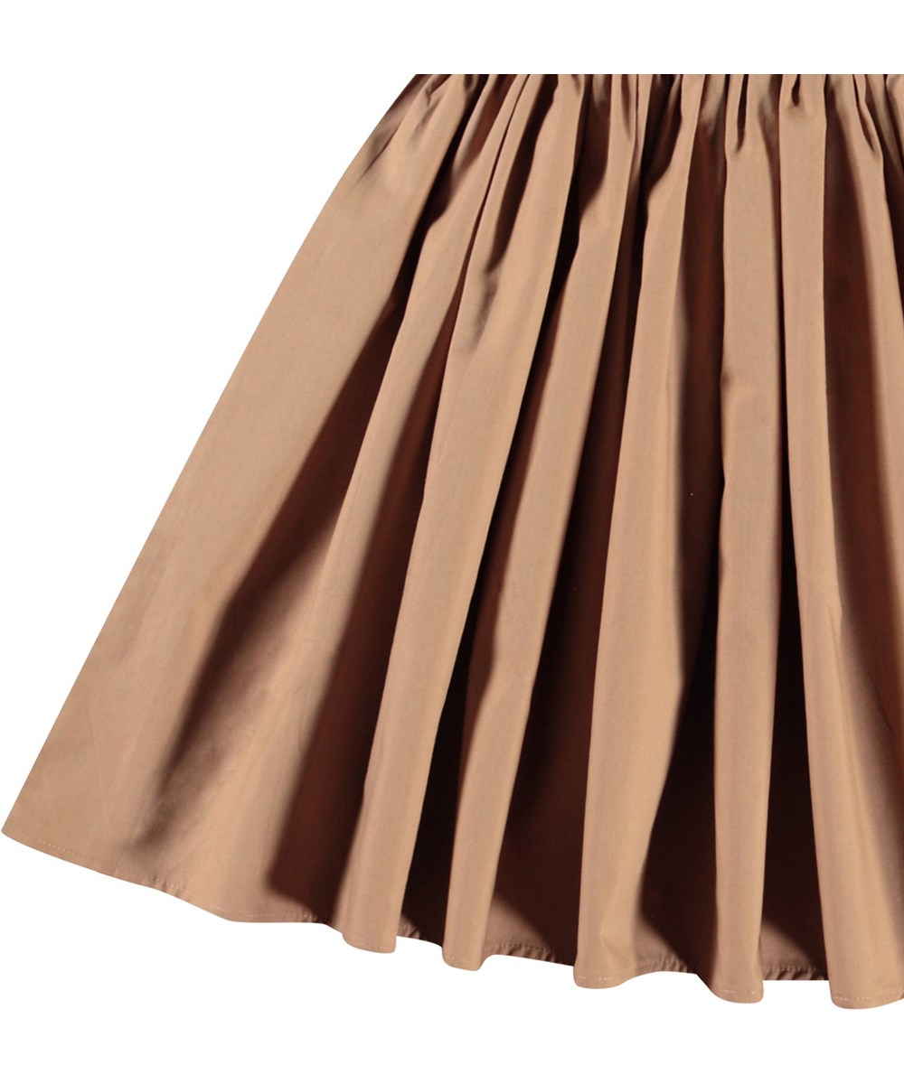 Chloey - Sandalwood - Light brown one-shoulder dress in organic cotton with a wide poplin ruffle.