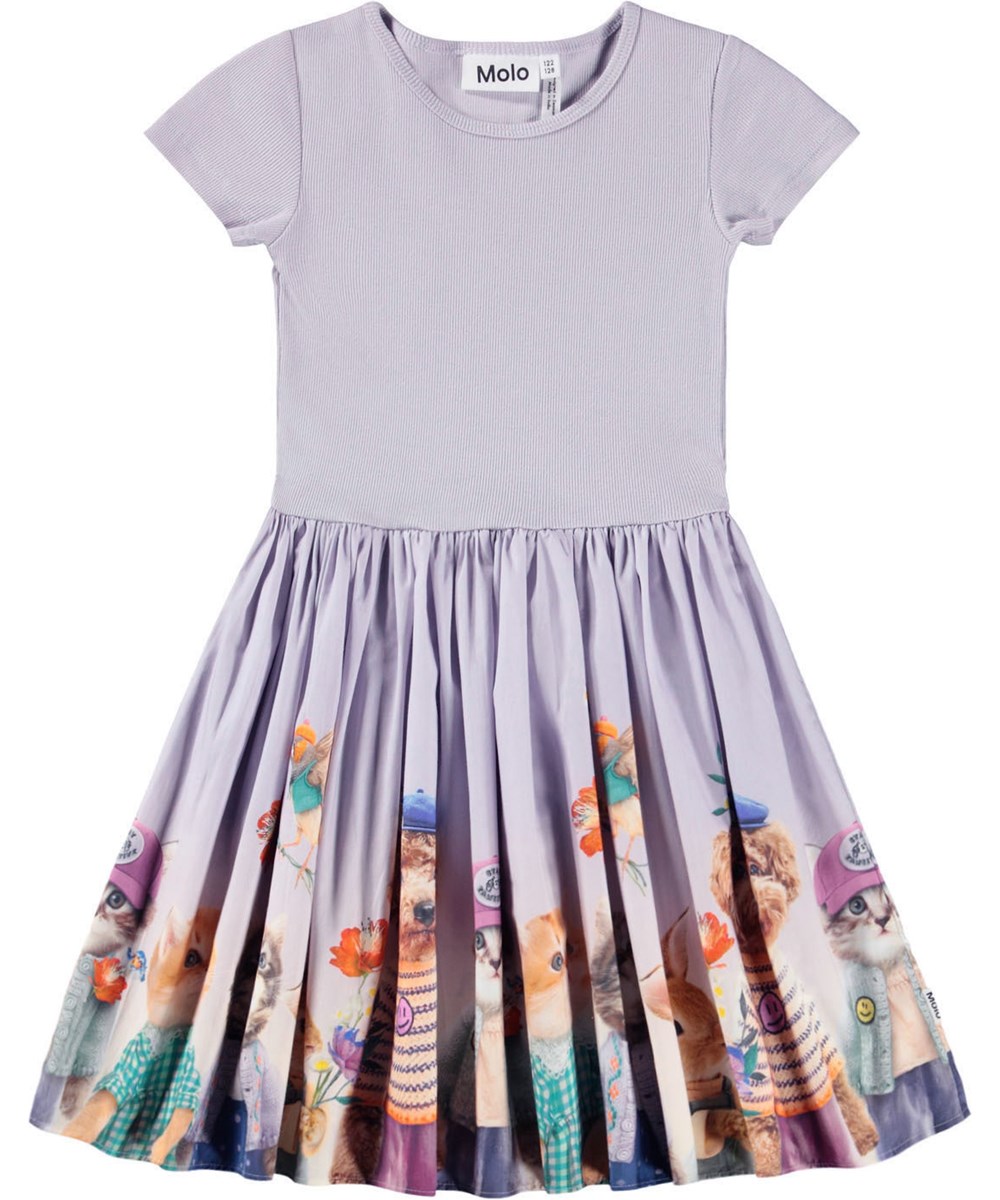 Cissa - Cuties - Light purple short-sleeved dress for children made of organic cotton with a fitting ribbed jersey top and poplin skirt with a print of animals dressed in cute clothes.