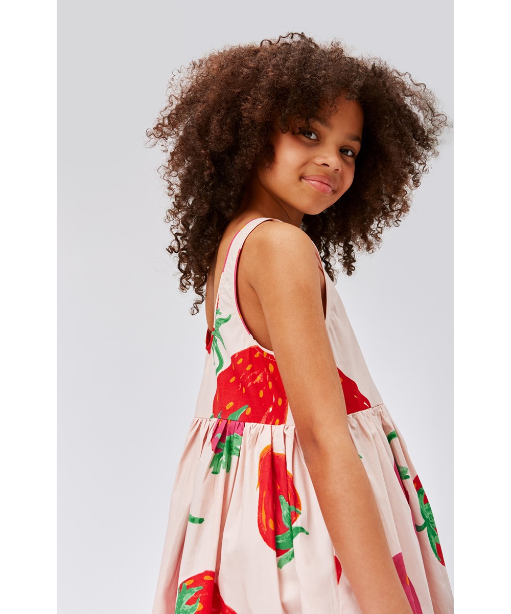 Clover - Strawberries - Organic strap dress with strawberry print 