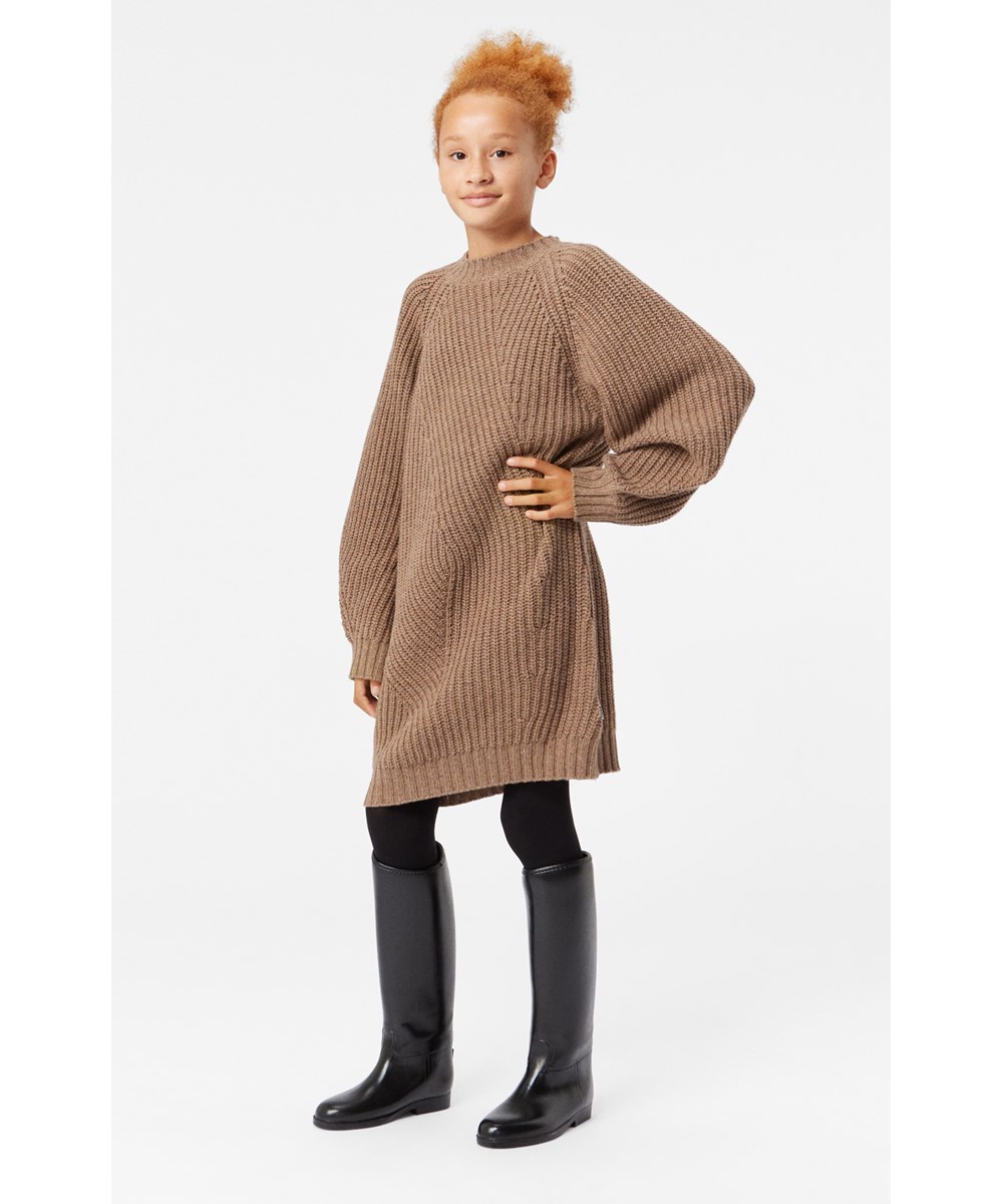 Corolle - Brown Sugar - Golden-brown knitted dress in soft wool blend with loose fit.