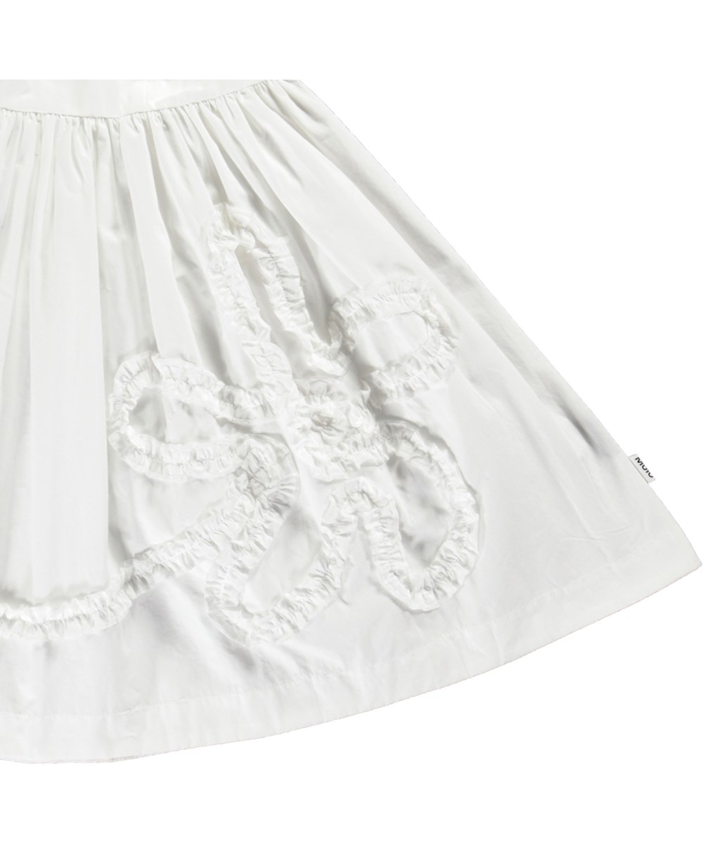 Cortney - Crisp White - White knee-length dress for children in organic cotton with a fabric embroidery on the skirt.