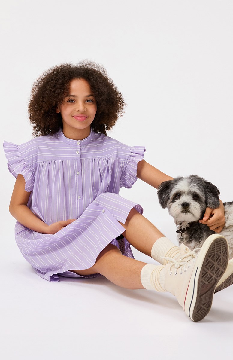 Cortny - Purple Rail Stripe - Knee-length dress for children with white stripes in organic cotton.