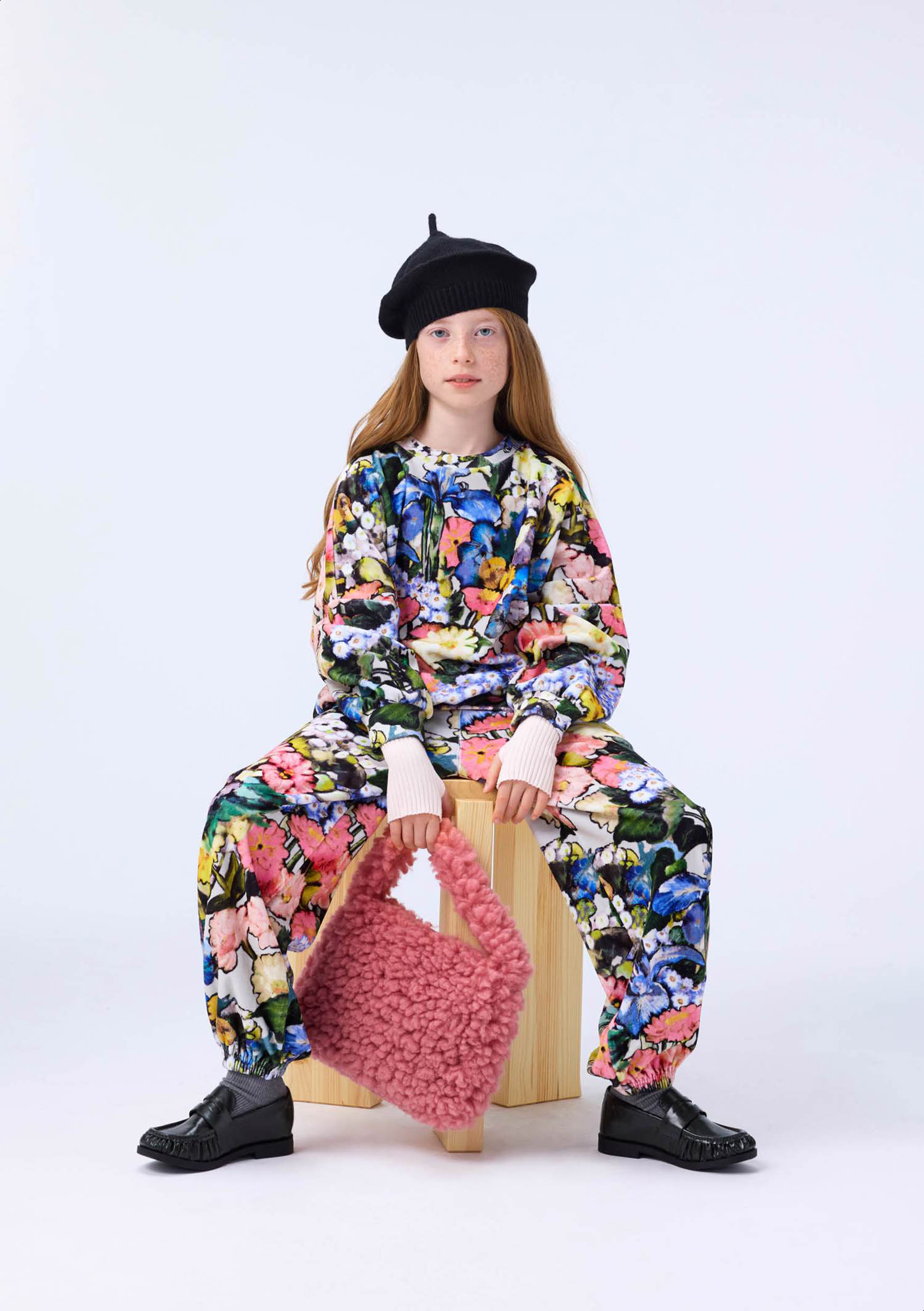 Adriana - Floral Impression - Multicoloured velour pants for