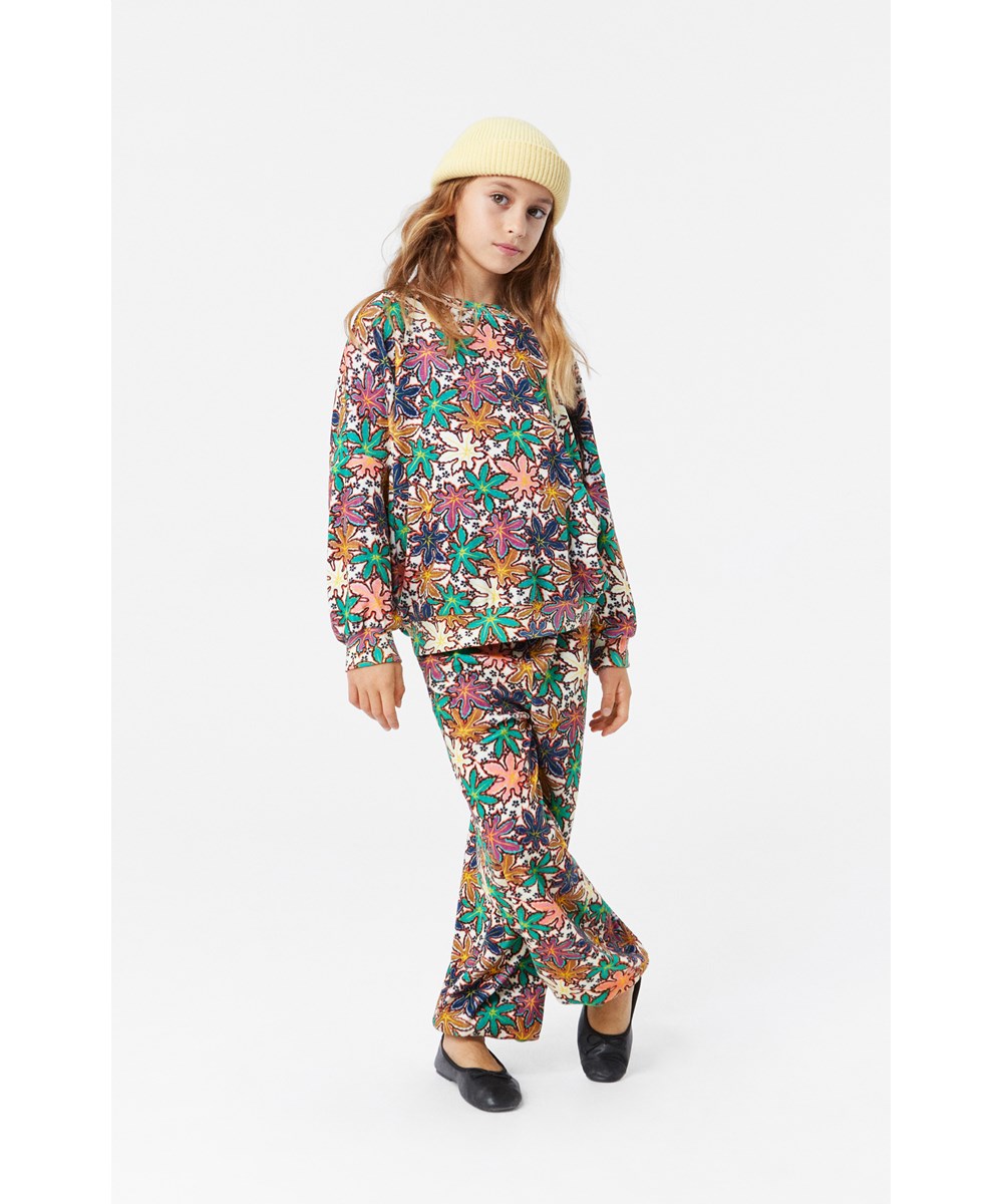 Adriana - Leafy Light - Off-white velour trousers in soft cotton with multicoloured maple leaf print.