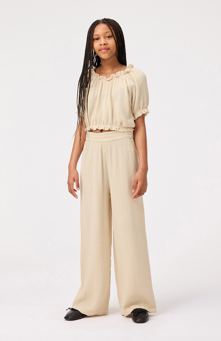 Agatha - Brazilian Sand - Loose summer pants in sand-coloured crinkled cotton for children.
