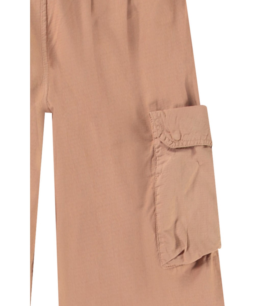 Audie - Sandalwood - Brown pants in organic cotton for children.