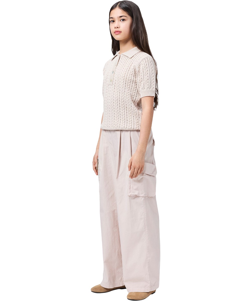 Audie - Soft Powder - Beige trousers for children made of organic cotton with cargo pockets 