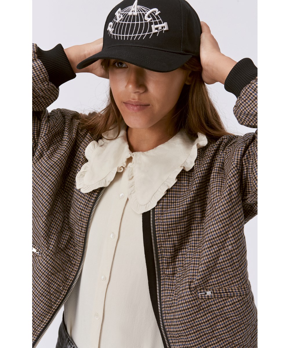 Robbin - Pearled Ivory - Off-white blouse with Peter Pan collar