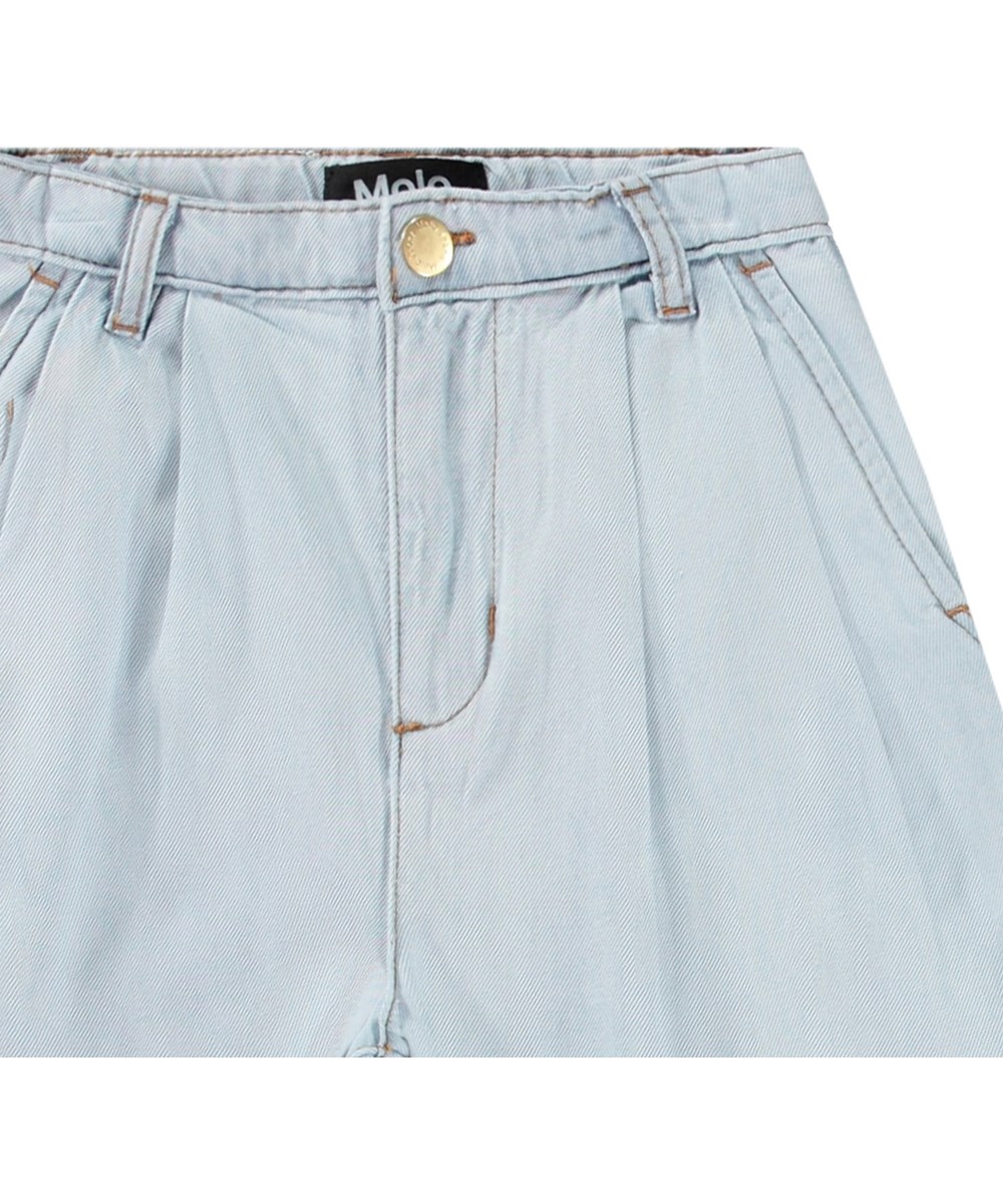 Alberte - Bleached Drapy - Wide light blue denim shorts for children.